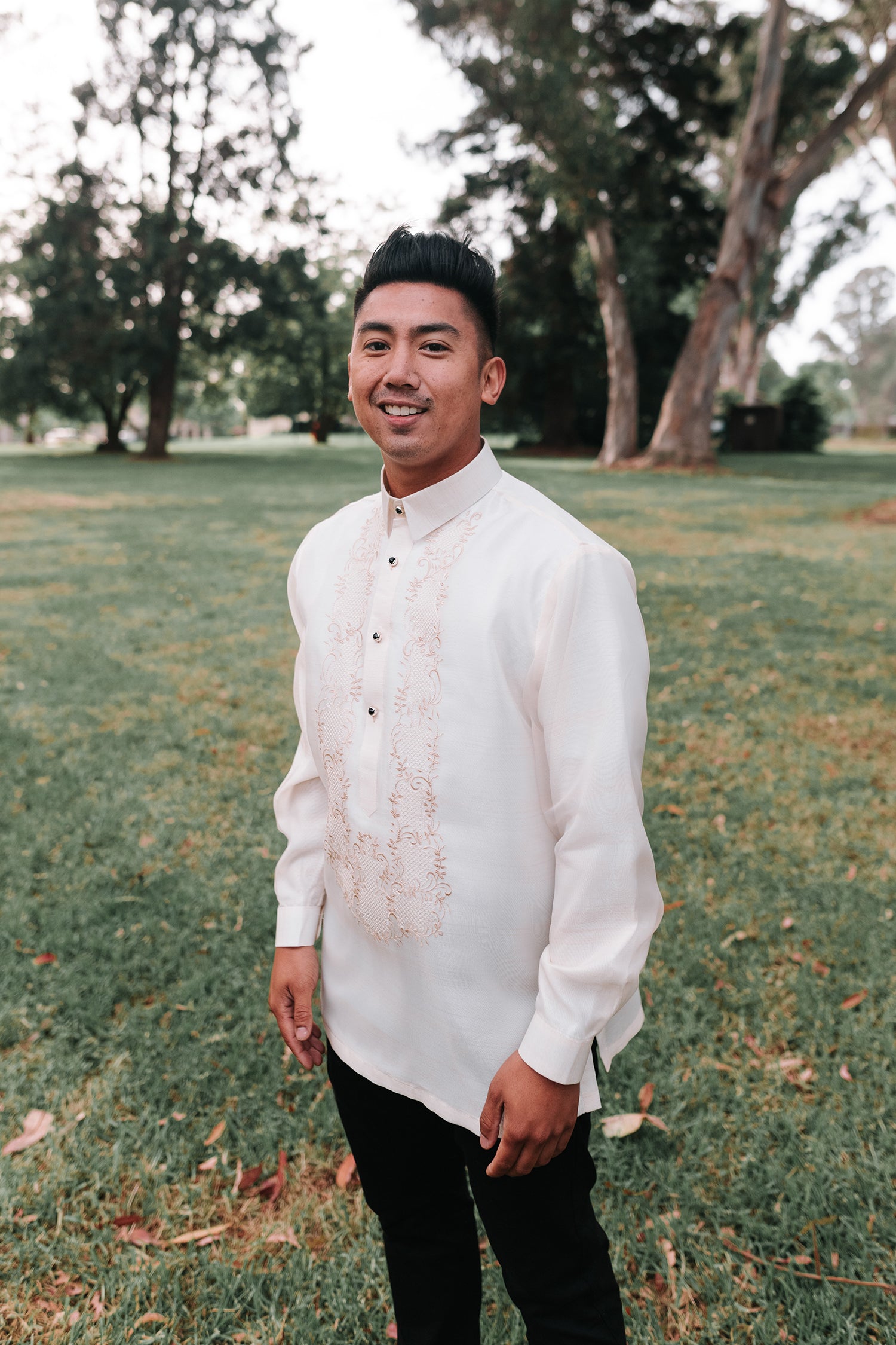Casual Modern Filipiniana Dress For Male Filipino Clothing Chinese Collar Filipiniana Costume For Men JANNO Barong Formal Casual Modern Filipiniana Dress For Male Filipino Clothing Chinese Collar Filipiniana Costume For Men JANNO Barong Formal
